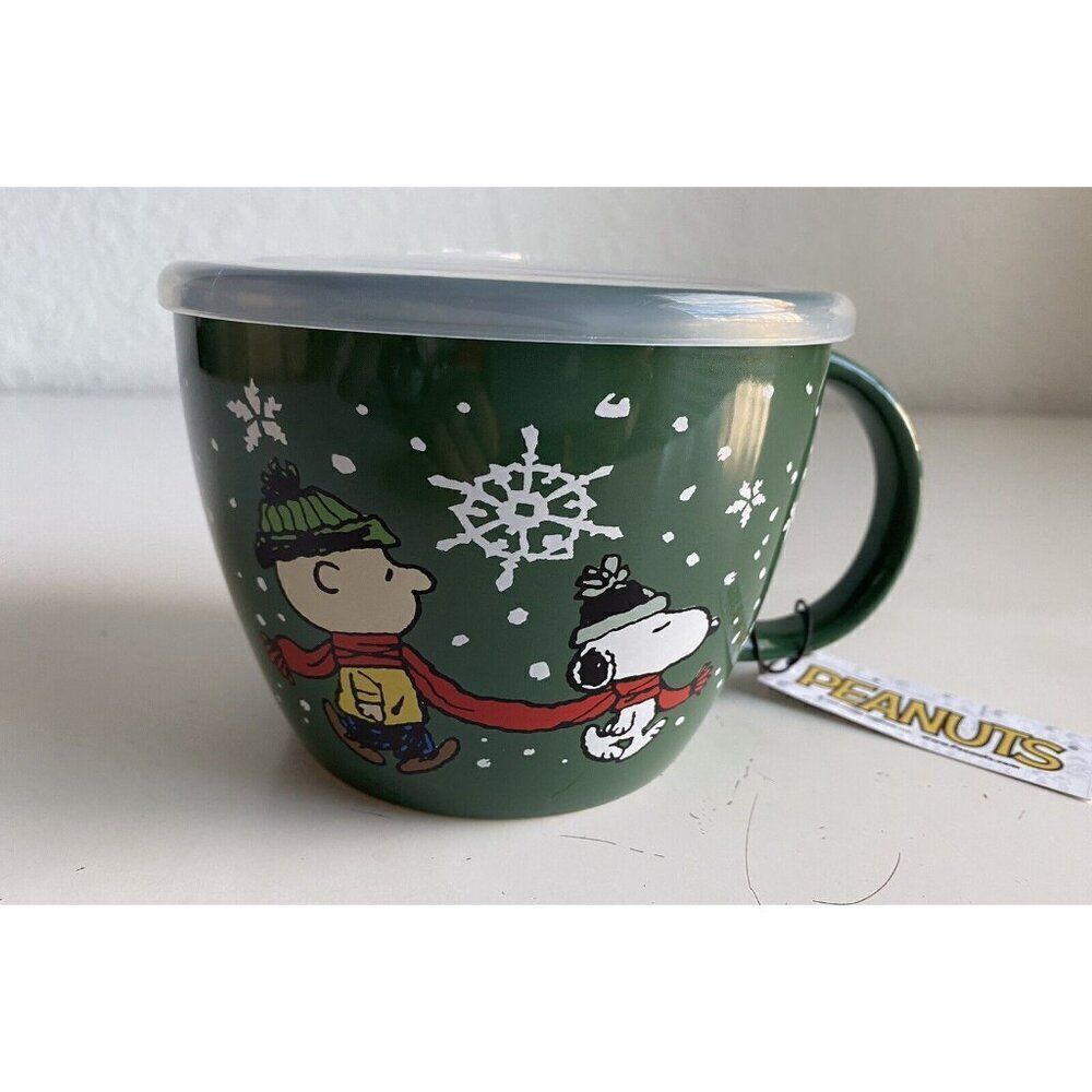 Peanuts Snoopy Charlie Brown Soup Mug Pressure Release Lid Christmas Snowflake
